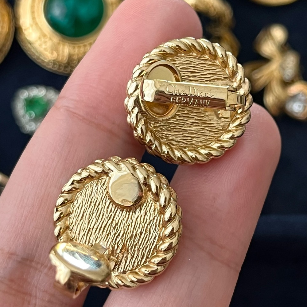 Authentic Vintage Dior Classic Round Pearl Braided Gold Edge Clip-On Earrings - Picture 8 of 8
